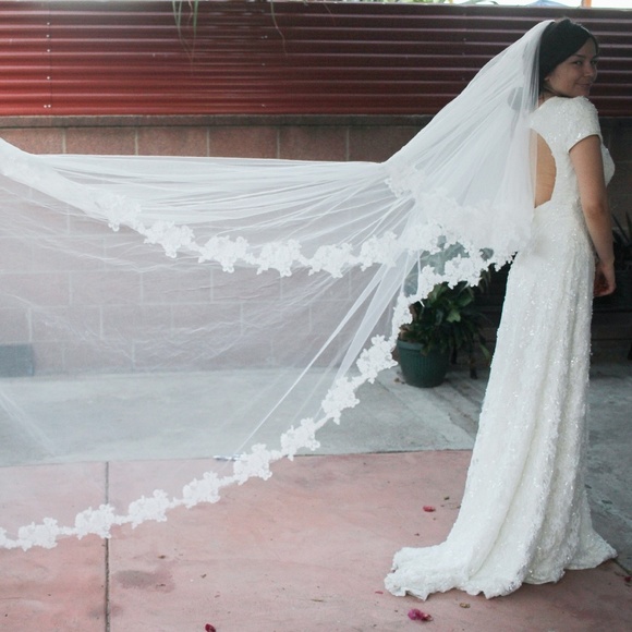 Jesus Peiro Dresses & Skirts - Jesus Peiro wedding dress and veil